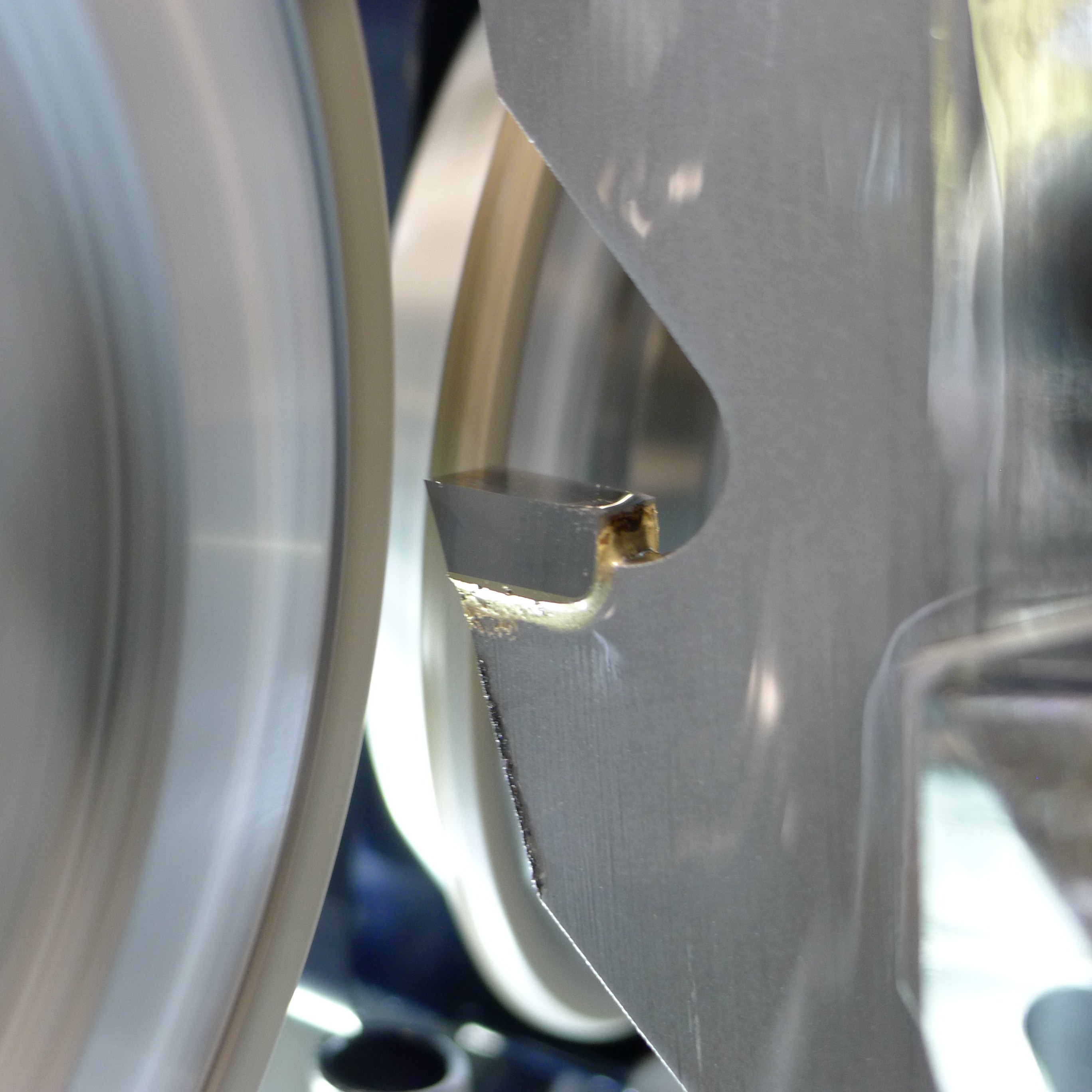 Bearbeitung des Flankenüberstandes an einem Kreissägeblatt