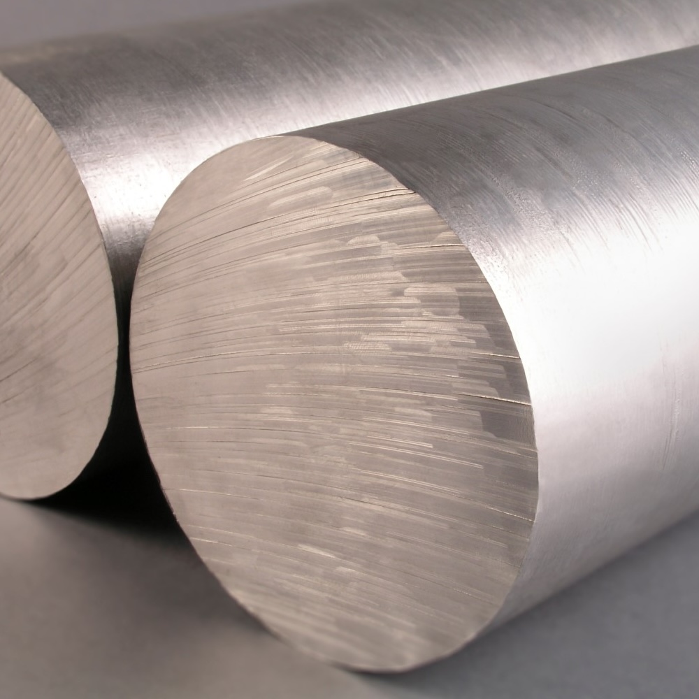 Gesägte Aluminiumbolzen nach dem Trennprozess